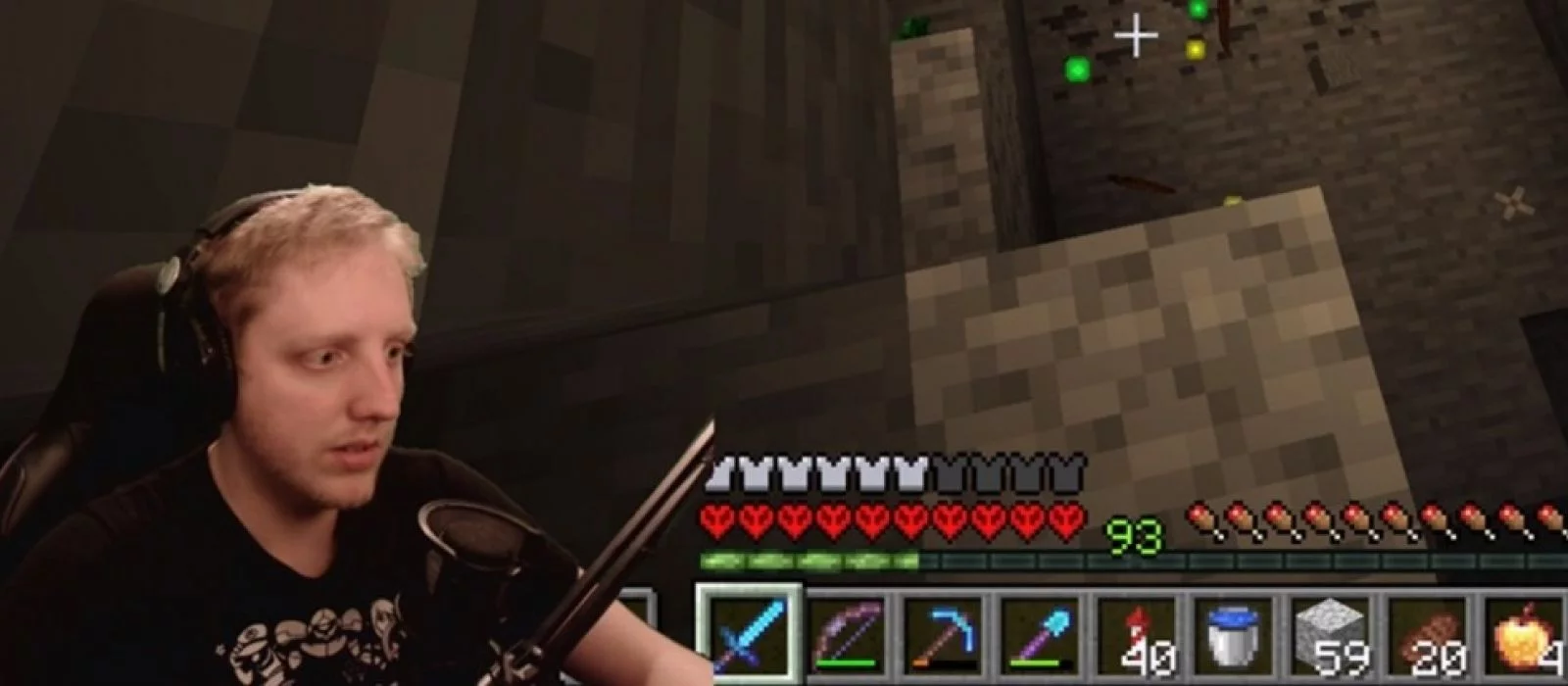 Стример играл в хардкорный Minecraft на одной карте в течение пяти лет, а потом умер от обычного паука